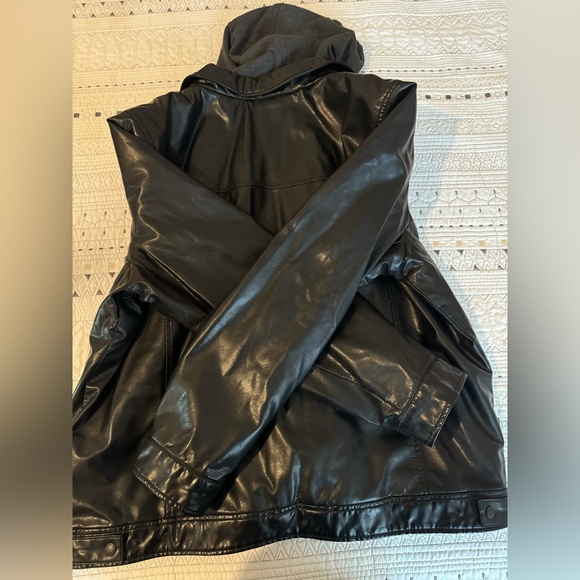 Levi's Strauss & Co. Mens Black Leather Like Jacket with hoodie. XXL - Picture 8 of 11
